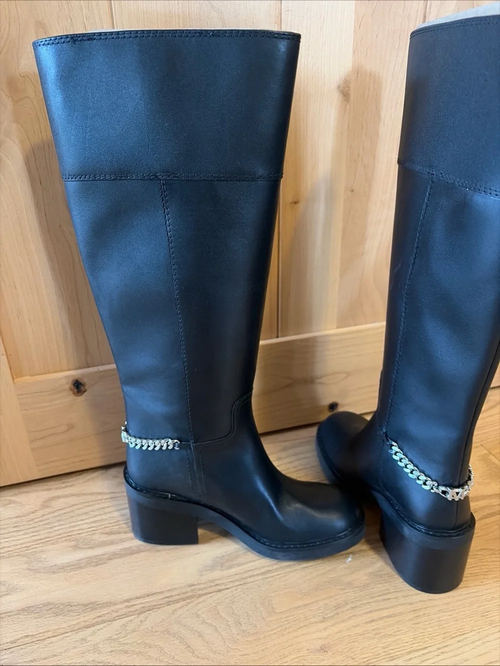 MICHAEL KORS Carlisle Tall Leather Riding Boots Black Chunky Chain US 7.5 NWOB